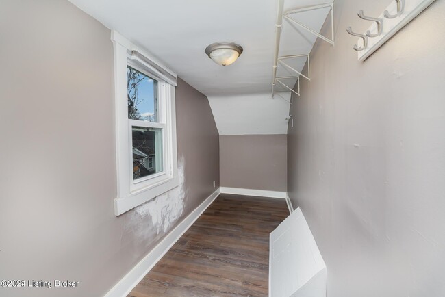 Building Photo - 248 Kennedy Ave