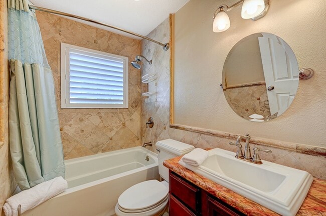 Building Photo - Charming 4 bedroom 3 bath fully furnished pool home in the heart of spring valley!