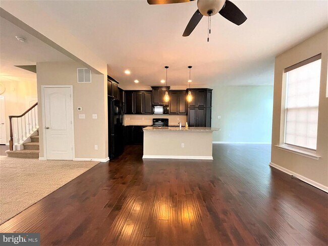 Building Photo - 283 N Bayberry Pkwy