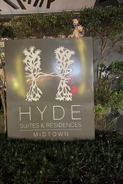 Building Photo - 121 NE 34th St