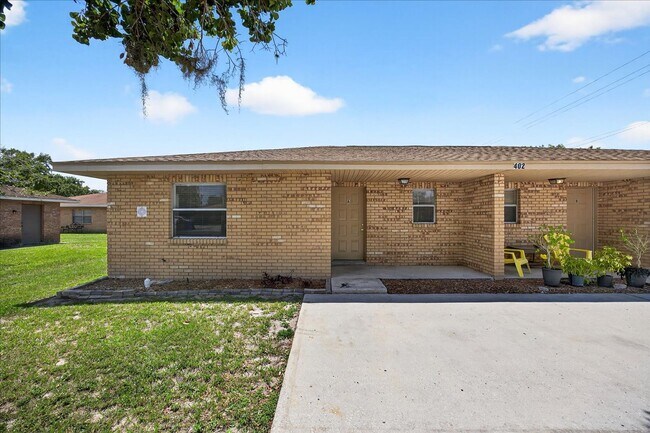 Building Photo - 402 Big Cedar Way