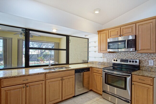 Building Photo - 1273 SW Albenga Ave