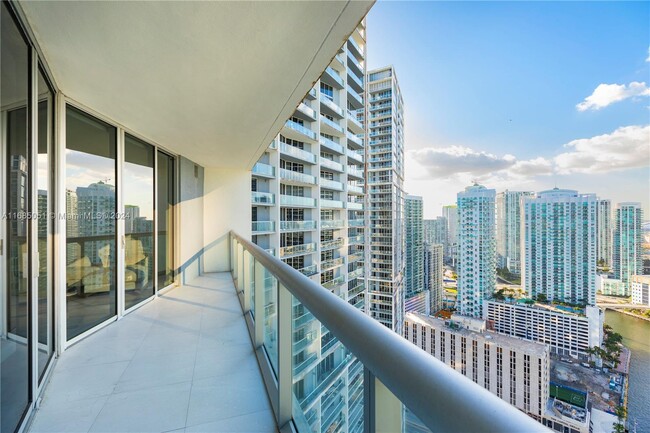 Building Photo - 465 Brickell Ave