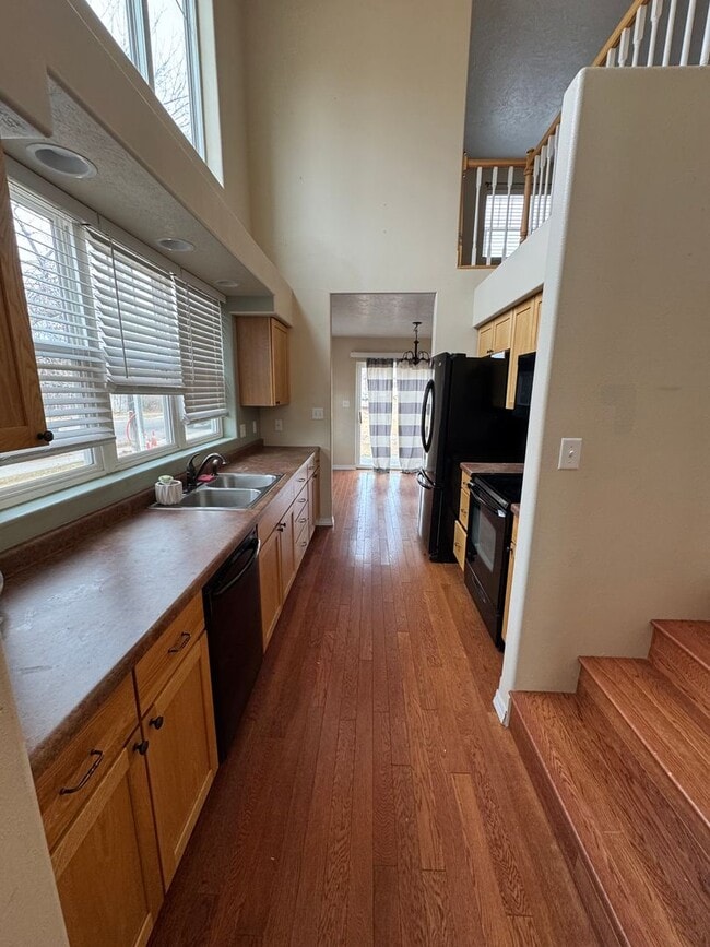 Building Photo - Cozy 4 bed 3 bath house