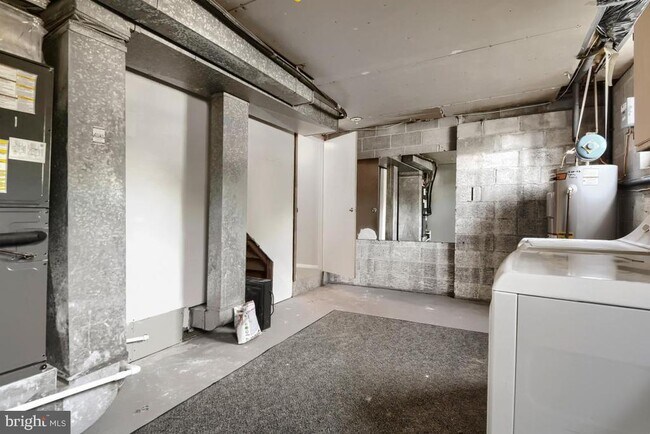 Building Photo - 907 Spry Harb