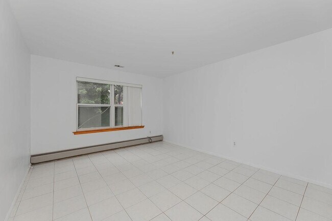 Building Photo - 235 75th St
