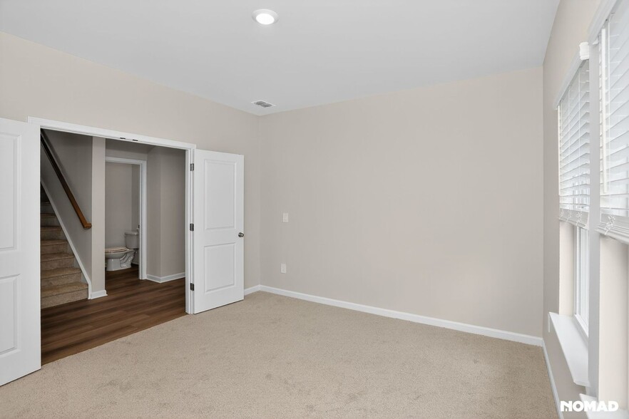 Building Photo - 39 Hemlock Ct