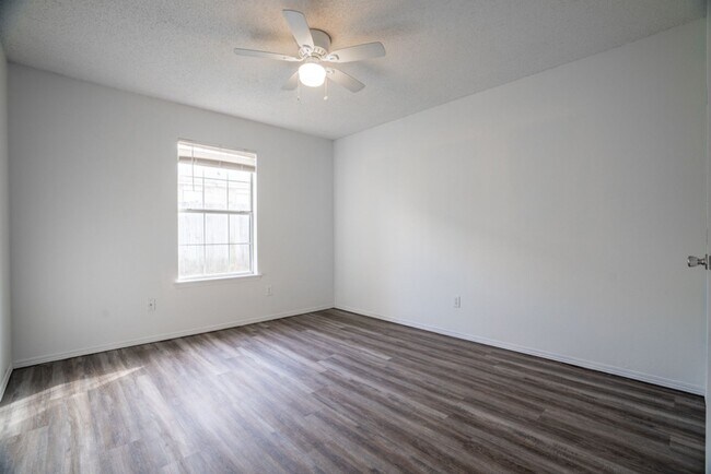 Building Photo - 1518 N Bernice Dr