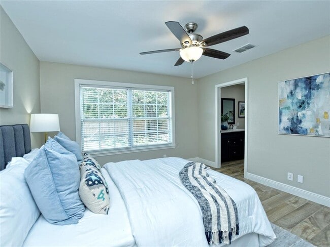 Building Photo - 4301 Balcones Woods Dr