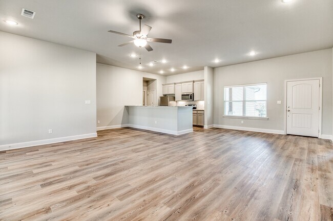 Building Photo - 2808 Orchid Dr