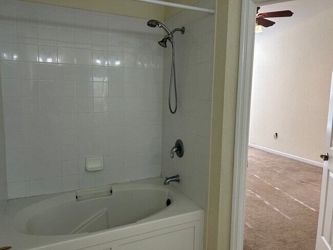 Building Photo - 3497 Shallot Dr