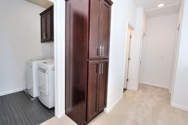 Building Photo - High Demand Park Place Home for Rent!