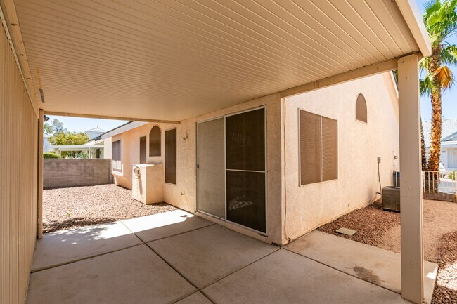 Building Photo - SW BEAUTY*2 BEDROOMS*OPEN FLOORPLAN*COMMUNITY POOL, GATED*CHECK THIS HOME OUT TODAY!