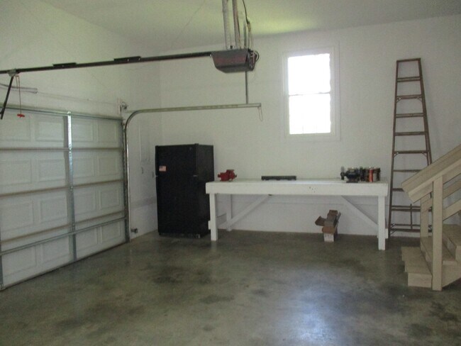 Building Photo - 1131 Warfield Blvd