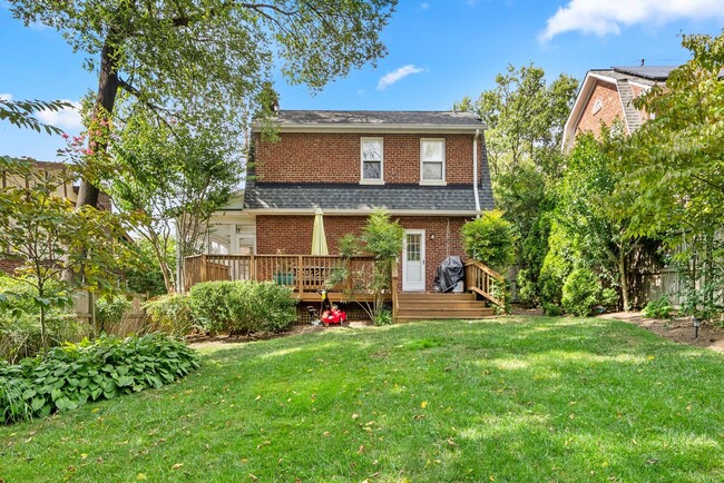 Building Photo - 3 Bed 3 Bath - Silver Spring Colonial - Dr...