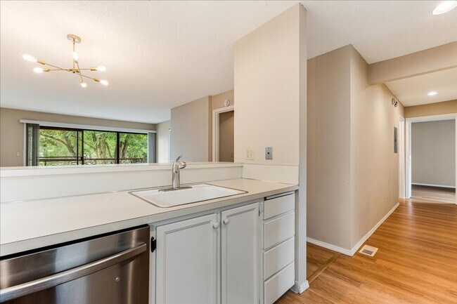 Building Photo - 5150 S Landing Dr