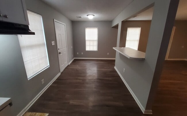 Building Photo - 4873 Verne Rd