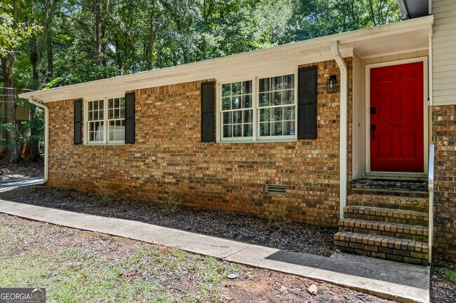 Building Photo - 527 University Cir