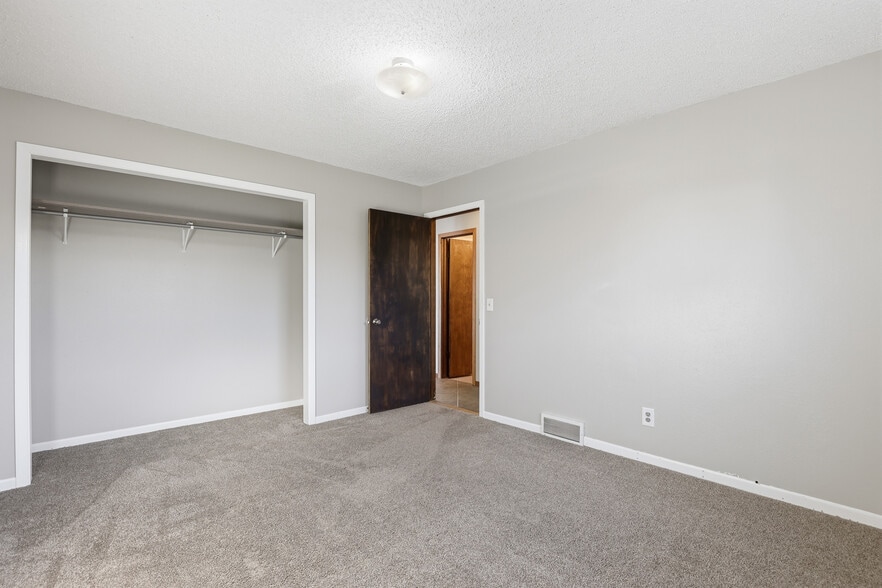 Building Photo - 1731 Sharp Dr