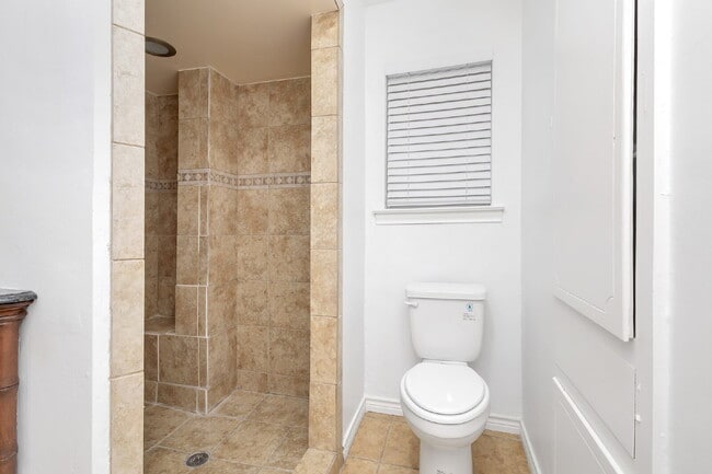 Building Photo - Beautiful Single-Story Home for Rent in Dallas | 3 Bedrooms | Living Room | Dining Room + Large G...