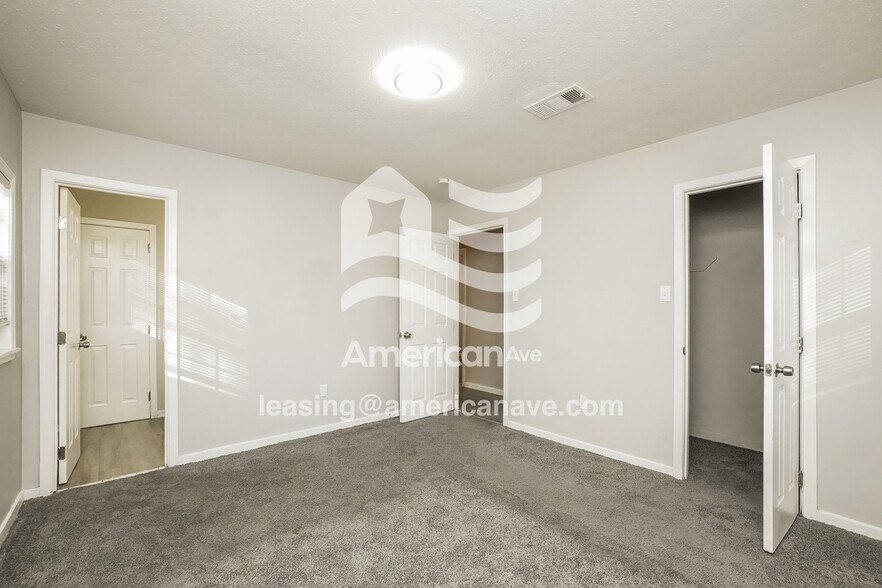 Building Photo - 2262 Forest Glen Dr
