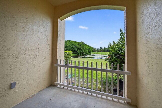Building Photo - 2040 Greenview Shores Blvd
