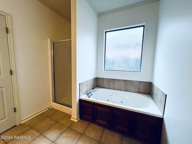 Building Photo - 125 Oakbend Dr