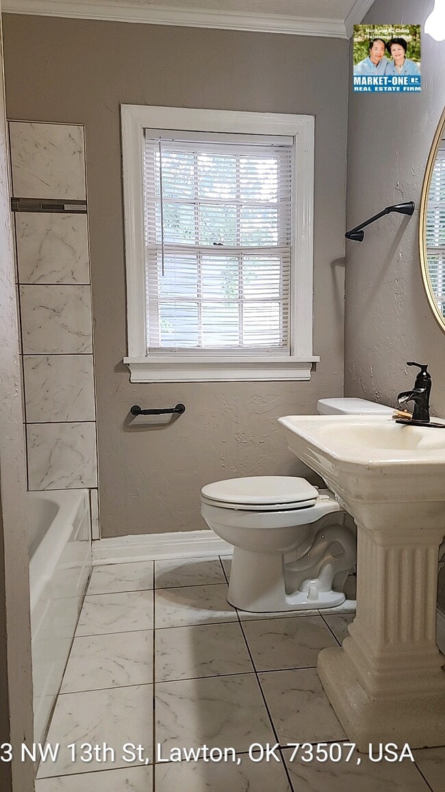 Building Photo - 705 NW 13th St