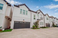 Building Photo - 8911 Knoll Villas St