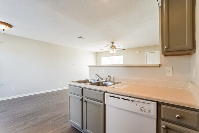 Building Photo - 324 Sarna Dr