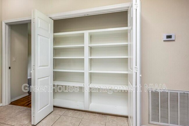 Building Photo - 5 Tanyard Ln