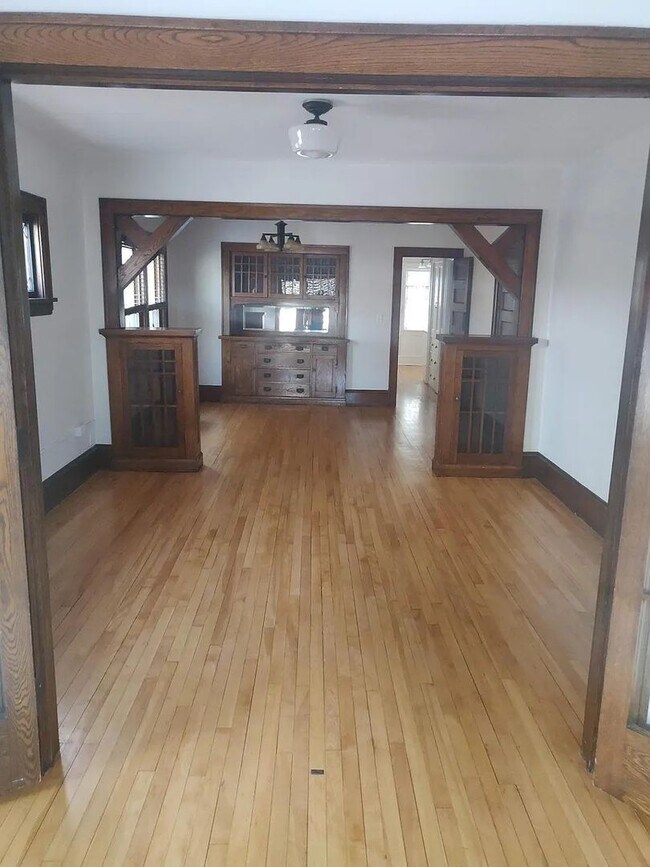 Building Photo - 1907 11th Ave S