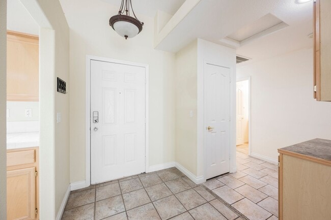 Building Photo - Summerlin - Single Story Townhome -