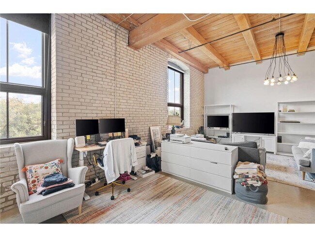 Building Photo - 127 5th St NE