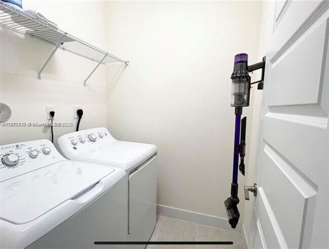 Building Photo - 4640 NW 84th Ave