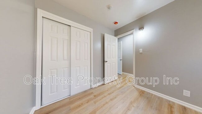 Building Photo - 418 6th St