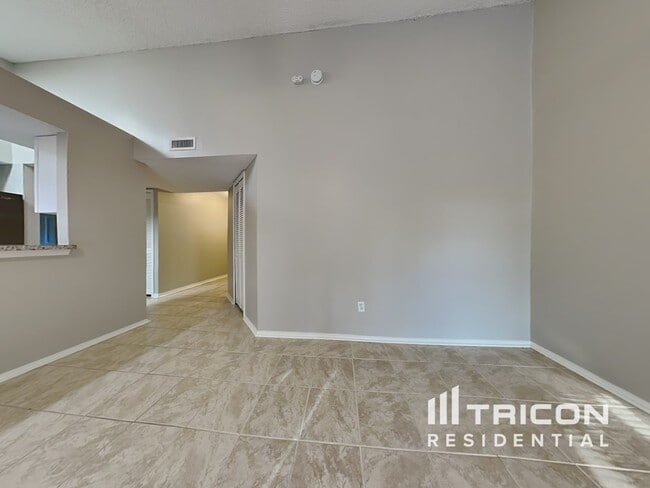 Building Photo - 9574 Villiers Dr N