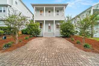 Building Photo - 99 Grande Pointe Cir