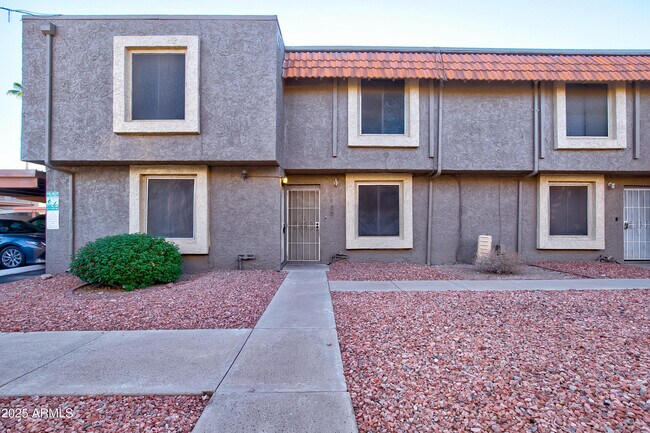 Building Photo - 6138 W Townley Ave