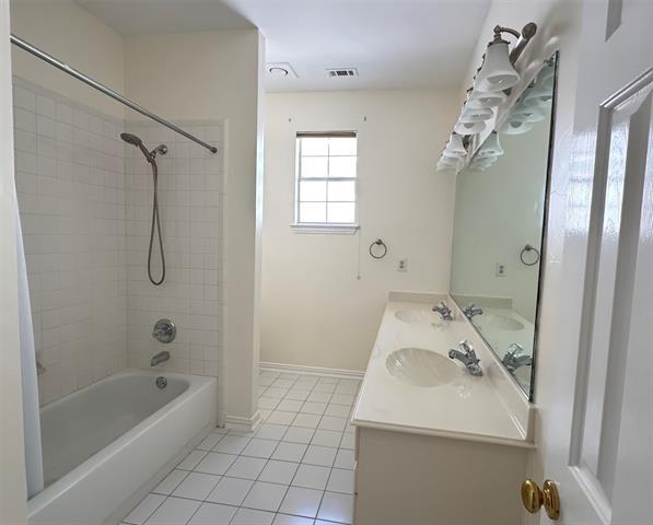 Building Photo - 3720 Southport Dr