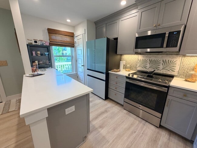 Building Photo - Four Bedroom Town Home in Old Stoney Village- Two Primary Suites