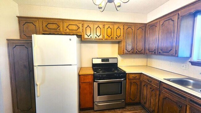 Building Photo - 3 Bed 1 Bath 1 Car Garage in the Leonhardts Oak Ridge Addition in Del City