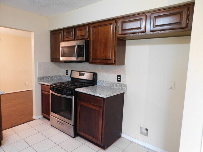 Building Photo - 3303 Rimrock Dr