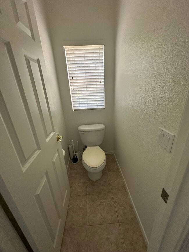 Building Photo - AVAILABLE NOW!!! 3 Bedroom 3 bath Private OASIS backyard in Vista, CA.