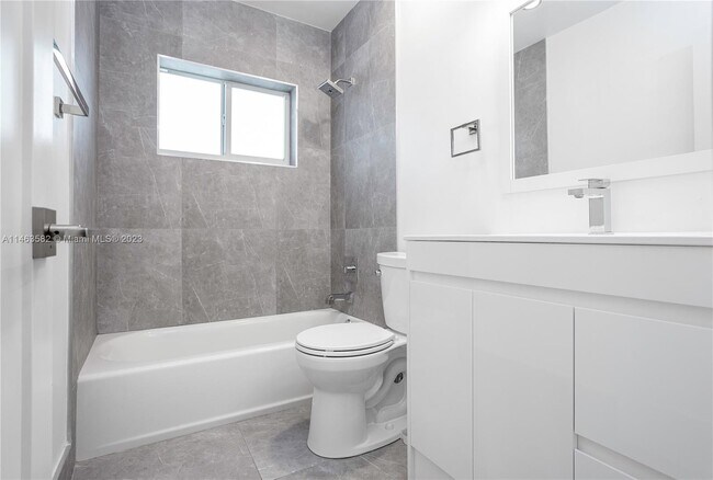 Building Photo - 3340 NE 13th Ave