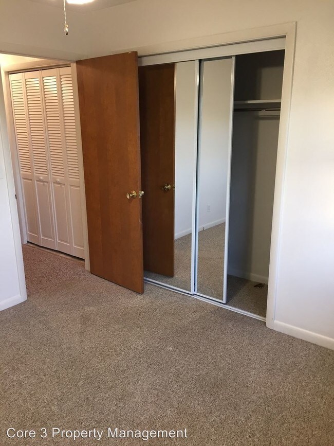 Building Photo - 231 W Bond St