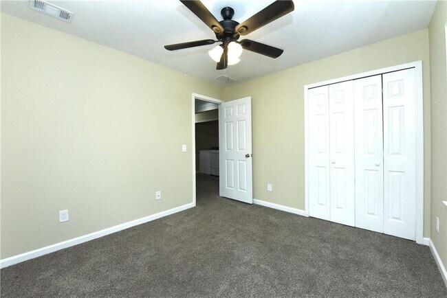 Building Photo - 2130 Hickory Cove