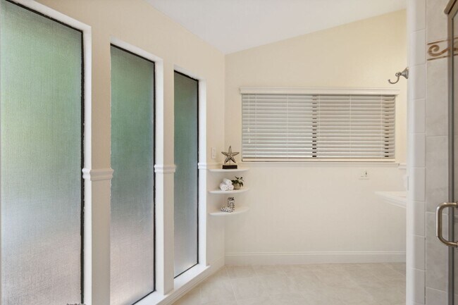 Building Photo - Single Level Luxury Home in Carmichael