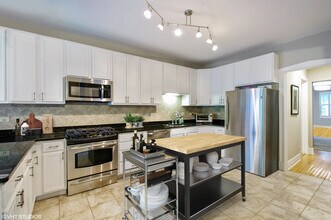 Building Photo - 1918 W Melrose St