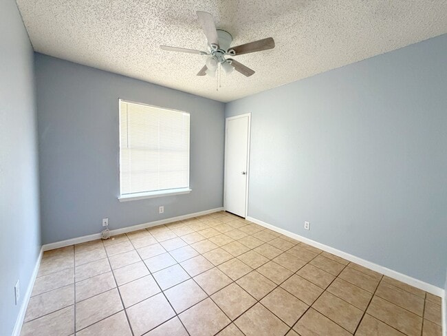 Building Photo - 2 Star Cir